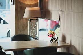 L Plaza Hotel