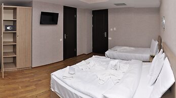 L Plaza Hotel
