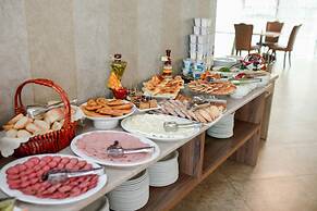 L Plaza Hotel
