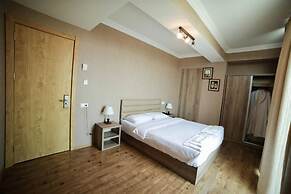 L Plaza Hotel