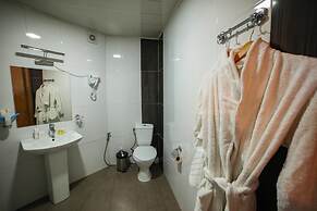 L Plaza Hotel