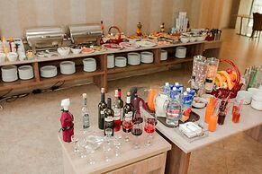L Plaza Hotel