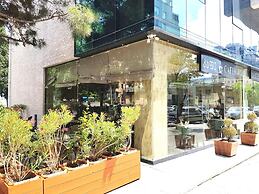 L Plaza Hotel