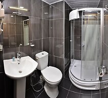 L Plaza Hotel