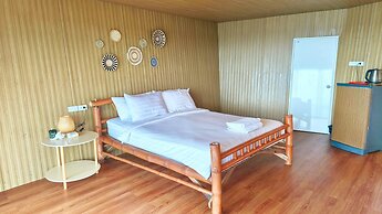 Paree Hut Resort Koh Sichang