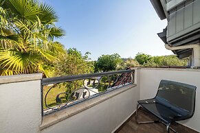 S3 Seahorse Beach Club & Hotel