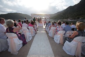S3 Seahorse Beach Club & Hotel