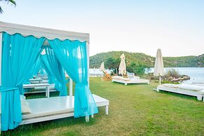S3 Seahorse Beach Club & Hotel