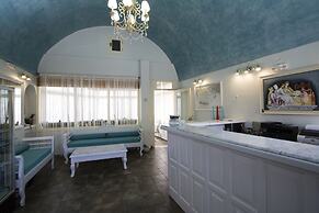 Erato Apartments