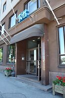 Summer Hotel Tott