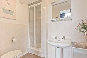 Broadlands Guest House