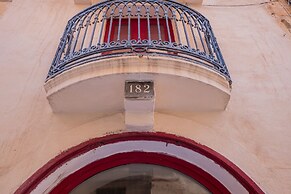 Lucia 182
