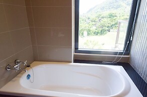 White Spray B&B