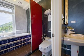 White Spray B&B
