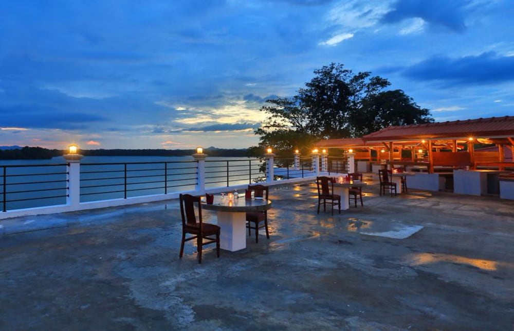 Centauria Lake Resort