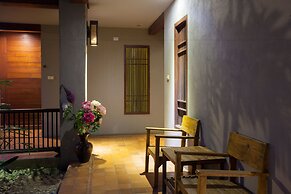 Baan La Poon Hotel