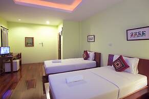 Baan La Poon Hotel