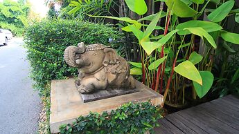 Baan La Poon Hotel