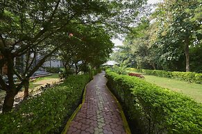 Aacorn Hideaway Resort & Spa
