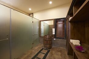 Aacorn Hideaway Resort & Spa