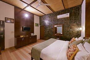 Aacorn Hideaway Resort & Spa