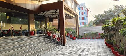 Pinnacle by Click Hotels, Lucknow