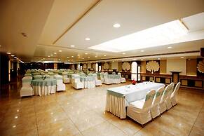 Pinnacle by Click Hotels, Lucknow