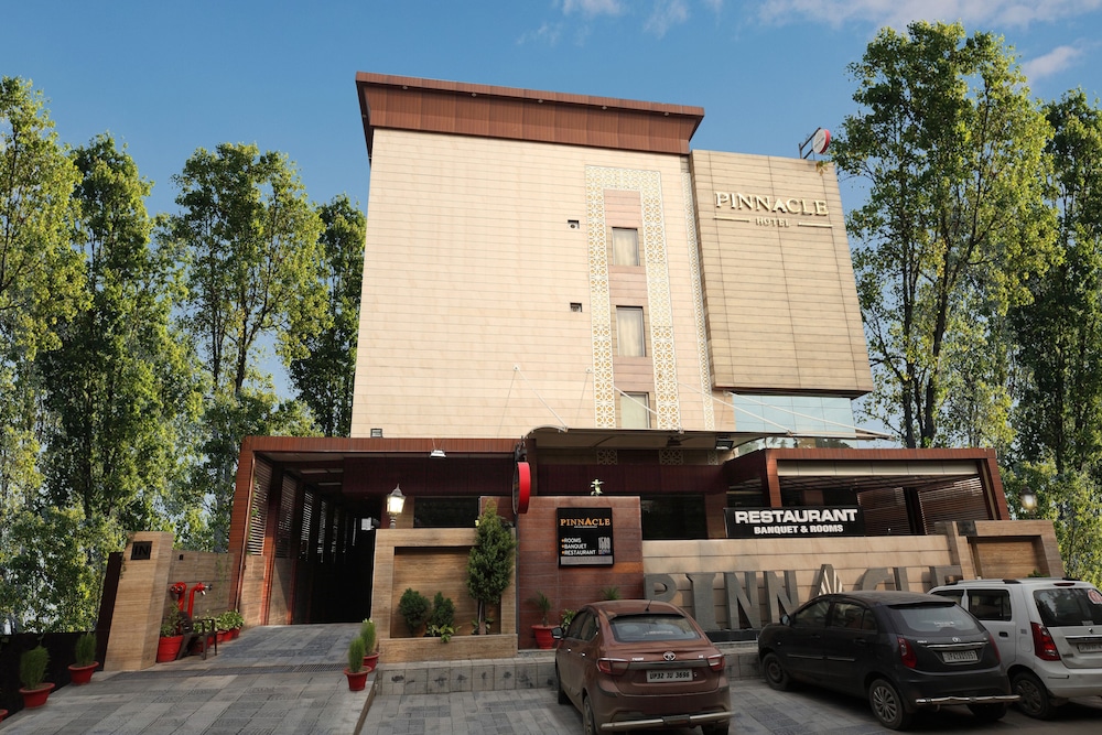 Pinnacle by Click Hotels, Lucknow