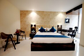 Pinnacle by Click Hotels, Lucknow