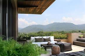 atta Lakeside Resort Suite