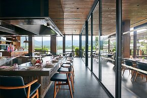 atta Lakeside Resort Suite