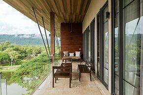 atta Lakeside Resort Suite