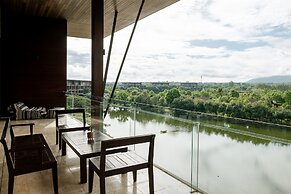 atta Lakeside Resort Suite