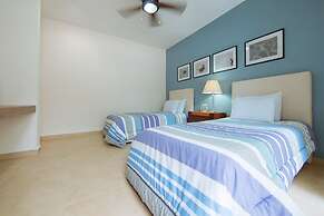 Amazing 2BR condo surrounded by nature by Happy Address