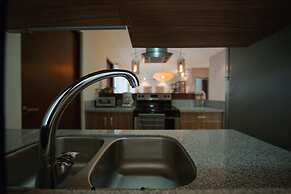 Amazing 2BR condo surrounded by nature by Happy Address
