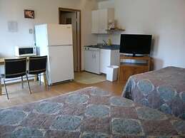 Moosomin Motel