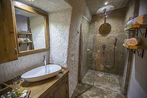 Agarta Cave Hotel