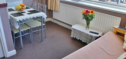 Lynton Apartments