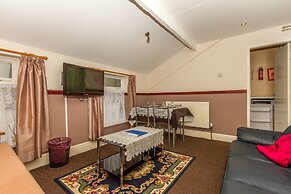 Lynton Apartments