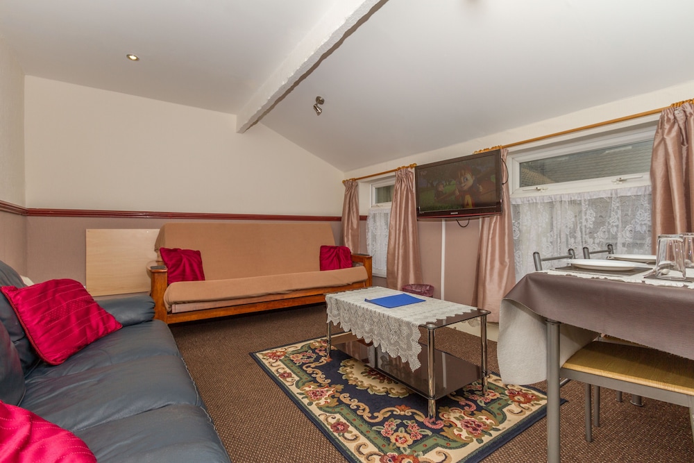 Lynton Apartments