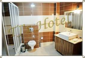 TJ's Hotel