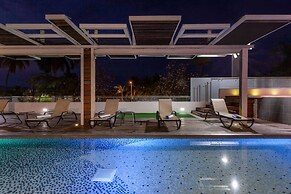 Ramada by Wyndham Acapulco Hotel & Suites