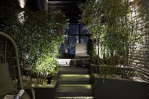 9 Brick Hotel