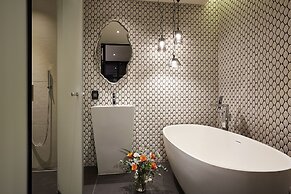 9 Brick Hotel