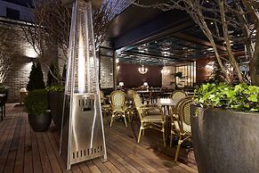 9 Brick Hotel