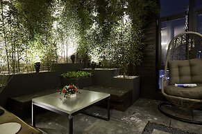 9 Brick Hotel