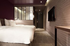 9 Brick Hotel