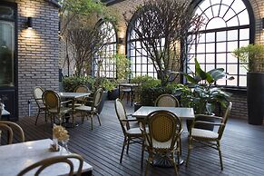 9 Brick Hotel