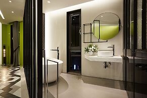 9 Brick Hotel