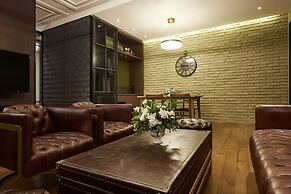 9 Brick Hotel